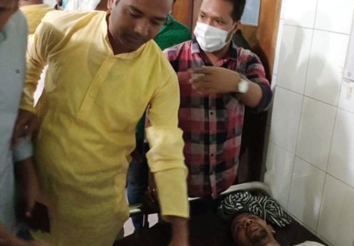 ঢাবিতে ছাত্রদলের ওপর ছাত্রলীগের হামলা, সভাপতিসহ আহত ২০