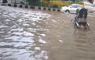 রাস্তার পানিতে বিদ্যুতের তার, উত্তরায় দুই রিকশাচালকের মৃত্যু