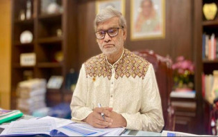কথা বলা অবস্থায় পরিকল্পনামন্ত্রীর মোবাইল ছিনতাই