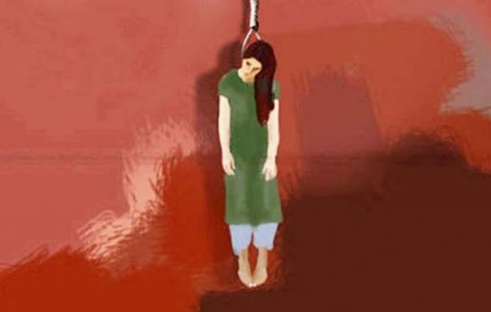বাবার কিনে দেওয়া রশিতে মেয়ের ঝুলন্ত লাশ