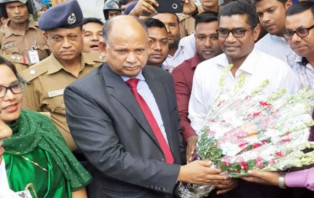 বিয়ে করলেন রেলমন্ত্রী, পাত্রী আইনজীবী