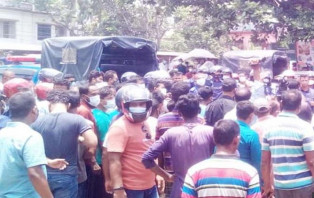 কুষ্টিয়ায় প্রকাশ্য দিবালোকে মা-বাবা ও সন্তানকে গুলি করে হত্যা