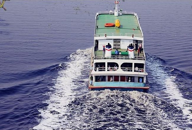 সদরঘাট টার্মিনাল থেকে সব ধরনের লঞ্চ চলাচল বন্ধ