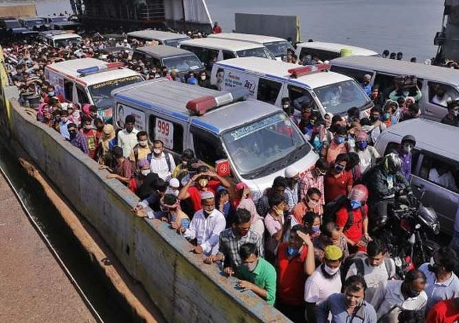 শাটডাউনের খবর শুনেই রাজধানী ছাড়ার হিরিক