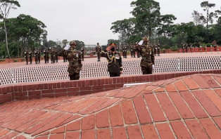 নতুন সেনাপ্রধানের শ্রদ্ধা জাতীয় স্মৃতিসৌধে 