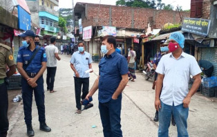 সালথায় লকডাউন বাস্তবায়নে প্রশাসনের অভিযানঃ চার ব্যবসায়ীকে জরিমানা
