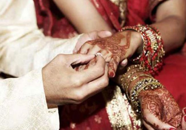 ছেলের সাবেক স্ত্রীকে বিয়ে করেছেন তারই বাবা!