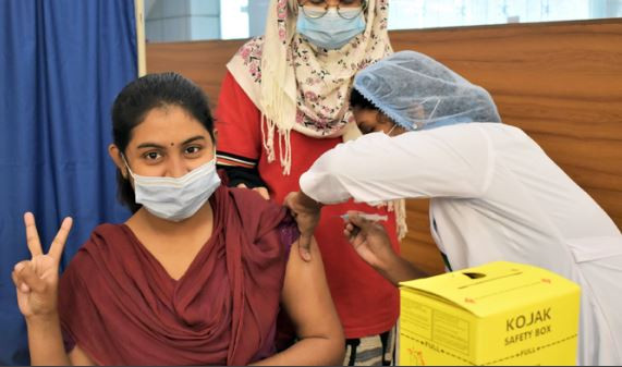সর্বনিম্ন বয়সসীমা ৩৫ রেখে চালু হচ্ছে টিকার নিবন্ধন