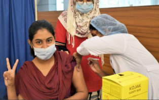 সর্বনিম্ন বয়সসীমা ৩৫ রেখে চালু হচ্ছে টিকার নিবন্ধন