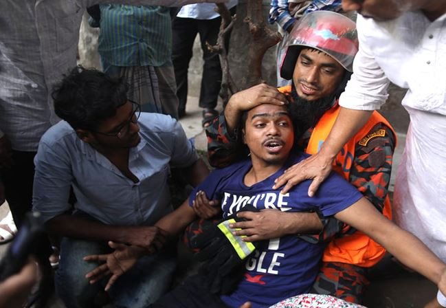 একের পর এক বের হওয়া লাশের অপেক্ষায় স্বজনরা, আহাজারি