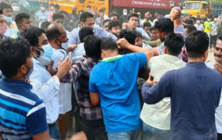 রূপগঞ্জ ট্রাজেডি; কারখানা পরিদর্শনে গিয়ে বিএনপির দুই গ্রুপের সংঘর্ষে আহত ২৫
