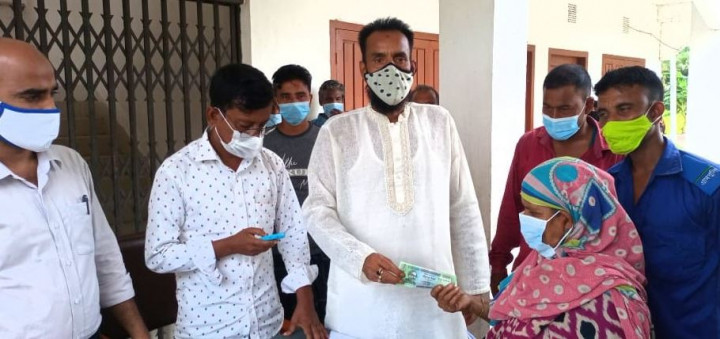 রামকান্তপুর ইউনিয়নে প্রধানমন্ত্রীর উপহার জিআর এর নগদ অর্থ বিতরন