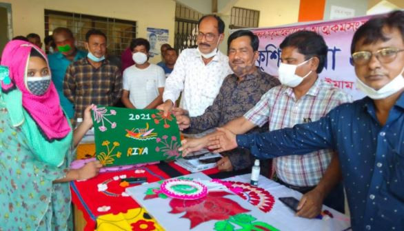 উল্লাপাড়ায় নকশীকাঁথা প্রশিক্ষণ