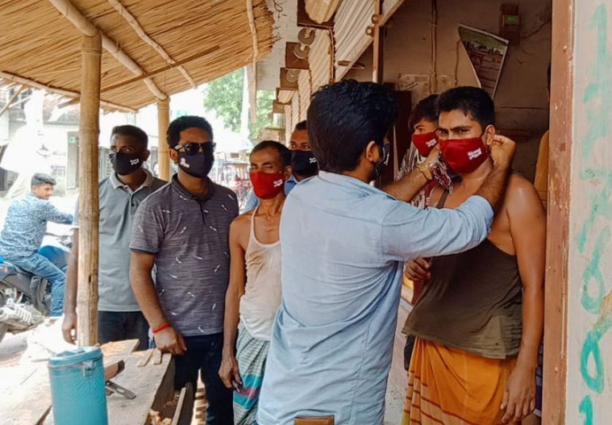 এমপি নিক্সন চৌধুরীর পক্ষ থেকে মাস্ক বিতরণ অব্যাহত 