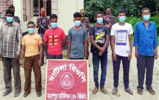 অবৈধভাবে ভারত থেকে বাংলাদেশে প্রবেশের সময় মহেশপুর সীমান্তে আটক ৭ 