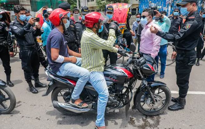 বিধিনিষেধের তৃতীয় দিন ঢাকায় গ্রেপ্তার ৫৮৭