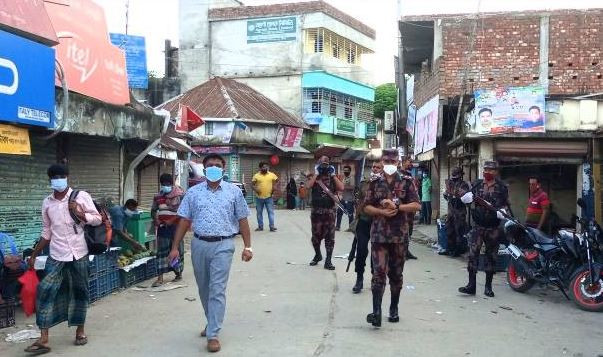 সালথায় তিন দিনে ১১ জনকে জরিমানা: সেনা বাহিনী’র টহল
