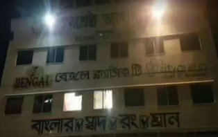 পদ্মা সেতুর পিলারে ধাক্কা দেয়া ফেরিটি রবিবার রাতে পাটুরিয়া থেকে শিমুলিয়া রুটে আনা হয়