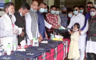 টুঙ্গিপাড়ায় শিশু-কিশোরদের মাঝে শিক্ষা উপকরণ বিতরণ