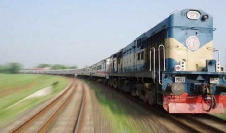 শতভাগ যাত্রী নিয়ে ট্রেন চলাচল শুরু
