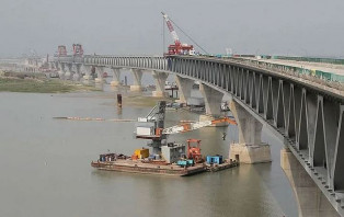 পদ্মা সেতুতে ফেরির ধাক্কার পর ফেরিঘাট স্থানান্তর করার পরিকল্পনা