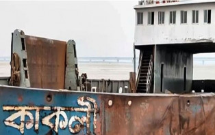 পদ্মা সেতুতে ধাক্কা : ‘ফেরি কাকলী’র মাস্টার ও সুকানি বরখাস্ত
