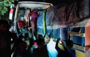 ত্রিশালে ট্রাকের পেছনে বাসের ধাক্কা, নিহত ৫