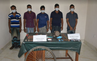 সালথায় ভ্যানচালক হত্যার রহস্য উন্মোচন, গ্রেফতার-৫