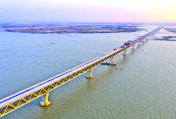 পদ্মা সেতুর শেষ স্লাব বসল, পূর্ণাঙ্গ রূপ পেল সড়কপথ