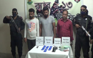 ২ হাজার পিস ইয়াবাসহ যেভাবে র‌্যাবের হাতে আটক ৩ (ভিডিও)
