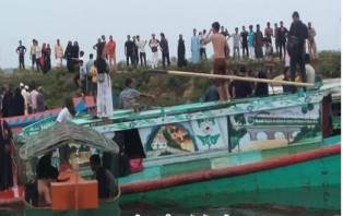 শতাধিক যাত্রী নিয়ে ট্রলারডুবি, ৭ জনের মরদেহ ‍উদ্ধার