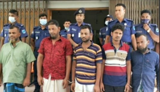 মাদারীপুরে অস্ত্র ও মাদকসহ ৬ ডাকাত গ্রেফতার