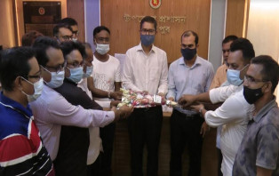 সদরপুরে সাংবাদিকদের সাথে নবাগত নির্বাহী কর্মকর্তার মতবিনিময় সভা