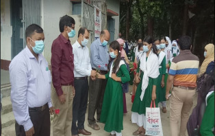 সদরপুরে ৫৪৩ দিন পর স্কুল কলেজ খোলায় শিক্ষা প্রতিষ্ঠানগুলো আনন্দের জোয়ারে ভাসছে
