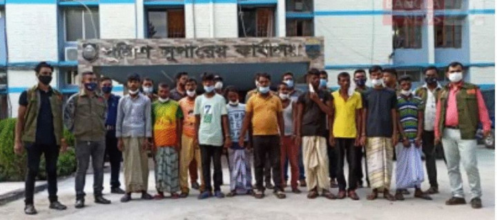 সিরাজগঞ্জে ১১ জন ছিনতাইকারী আটক 