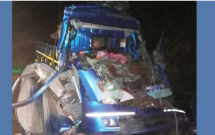 দাঁড়িয়ে থাকা পিকআপভ্যানে বালুবাহী ট্রাকের ধাক্কায় নিহত ৩