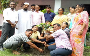 রঘুনাথপুর দীননাথ উচ্চ বিদ্যালয়ে “স্মারকবৃক্ষ” রোপন 