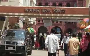 আদালত চত্বরে বোমা হামলা: একজনের মৃত্যুদণ্ড, একজনের যাবজ্জীবন