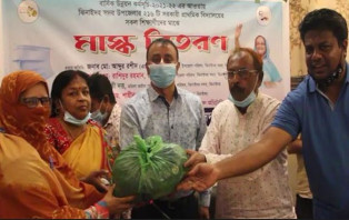 ঝিনাইদহে সদর উপজেলা প্রশাসনের আয়োজনে শিক্ষার্থীদের মাঝে ৩৬ হাজার মাস্ক বিতরণ শুরু
