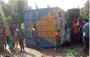 সাতসকালে কুমিল্লার সড়কে ঝরলো দুই প্রাণ