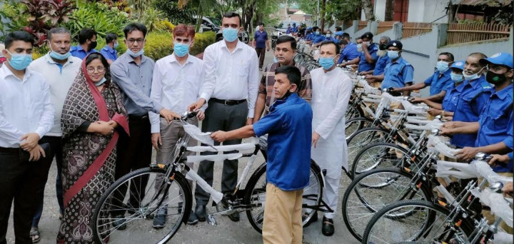  ৪২ জন গ্রাম পুলিশের মাঝে বাই সাইকেল বিতরন