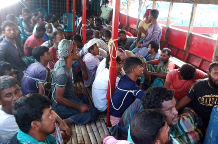 সদরপুরে নিষেধাজ্ঞা অমান্য করে মা ইলিশ শিকার, ৫৩ জেলে আটক