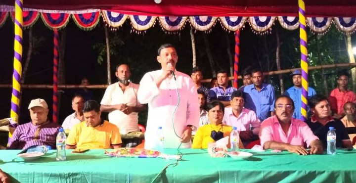 সালথা উপজেলার বিভিন্ন পূজা মন্ডপ পরিদর্শন করেন লাবু চৌধুরী