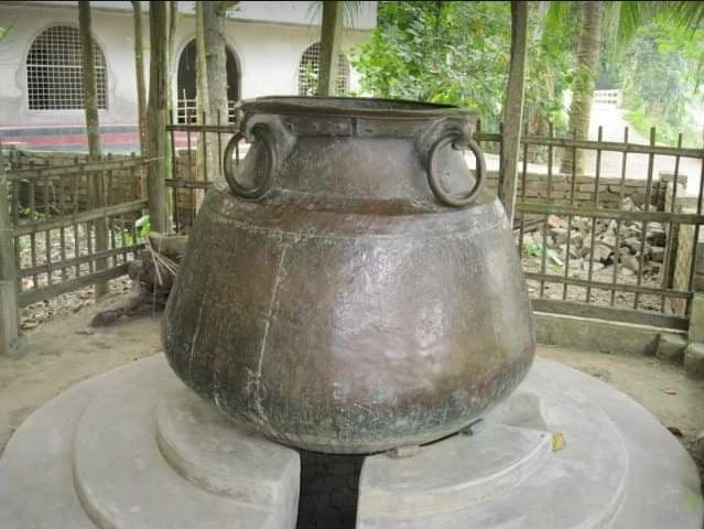 শিবচরে চুরি হয়ে গেলো প্রাচীন শতবর্ষী নিদর্শনটি