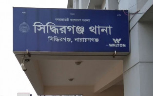 স্ত্রীর সঙ্গে অন্য পুরুষের অনৈতিক সম্পর্ক, নিজের বাড়িতে ডুকতে পারছে না স্বামী!