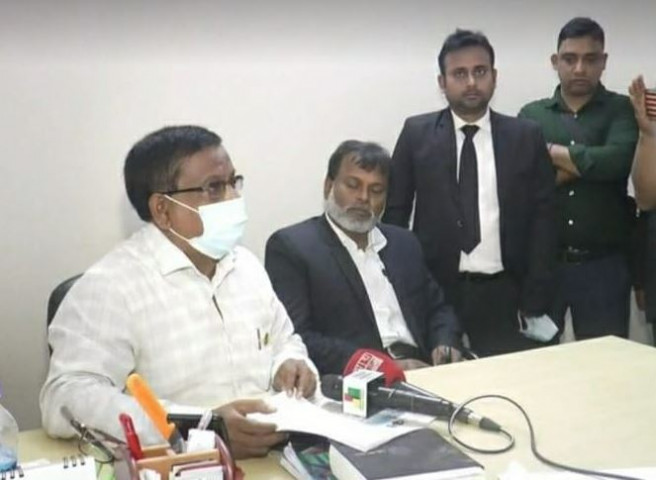 মাদারীপুরে আদালত প্রাঙ্গন থেকে আসামী গ্রেফতার করার প্রতিবাদে আইনজীবি সমিতির সংবাদ সম্মেলন