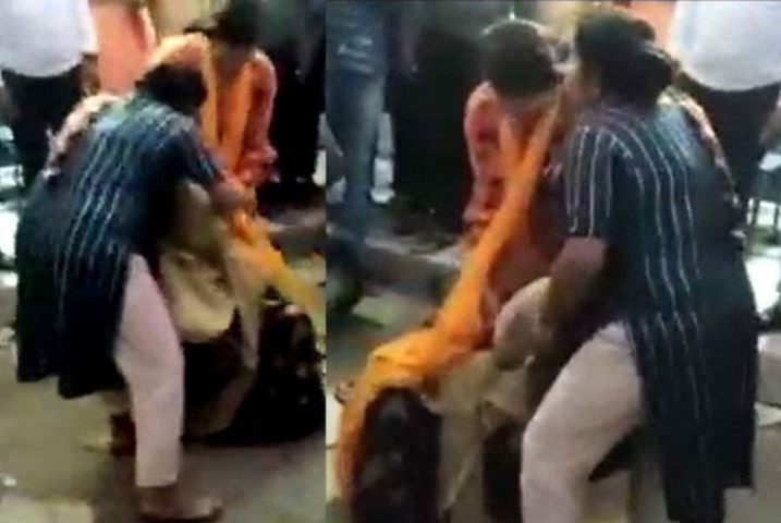 পরকীয়া প্রেমিকাসহ মেয়েদের কাছে ধরা পড়লেন বাবা, অতঃপর..!