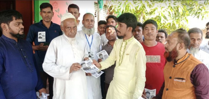 সালথার আটঘর ইউনিয়নে ভোটারদের বাড়িতে বাড়িতে নৌকার প্রার্থী সোহাগ খান