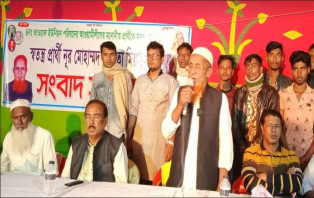 সালথায় আ'লীগের প্রার্থীকে সমর্থন জানিয়ে স্বতন্ত্র প্রার্থী তোতা মিয়ার সংবাদ সম্মেলন