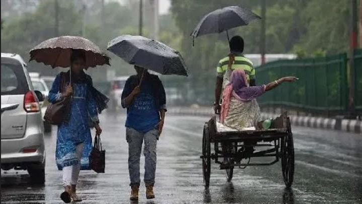 নিম্নচাপে ঝিনাইদহে গুঁড়িগুঁড়ি বৃষ্টি, দুর্ভোগে খেটে খাওয়া নিম্ন আয়ের মানুষ